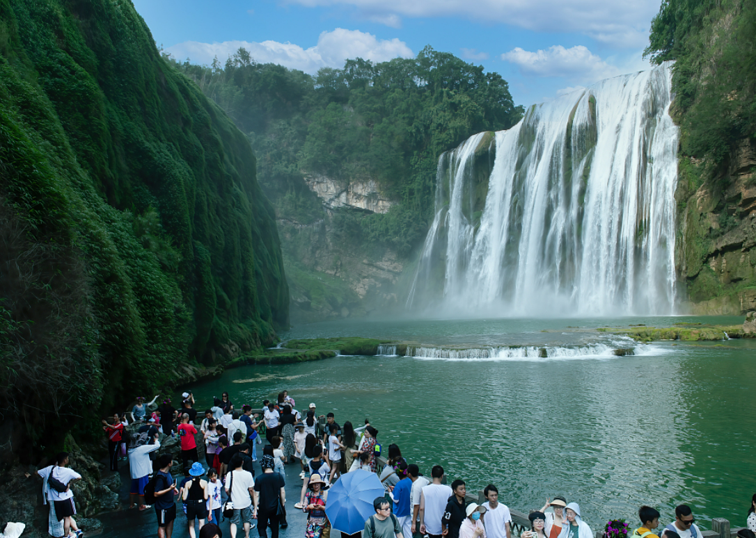 the largest waterfall in asia